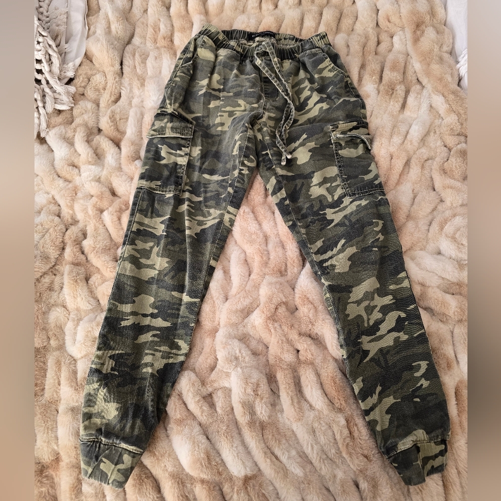 Camo joggers 💚🤎